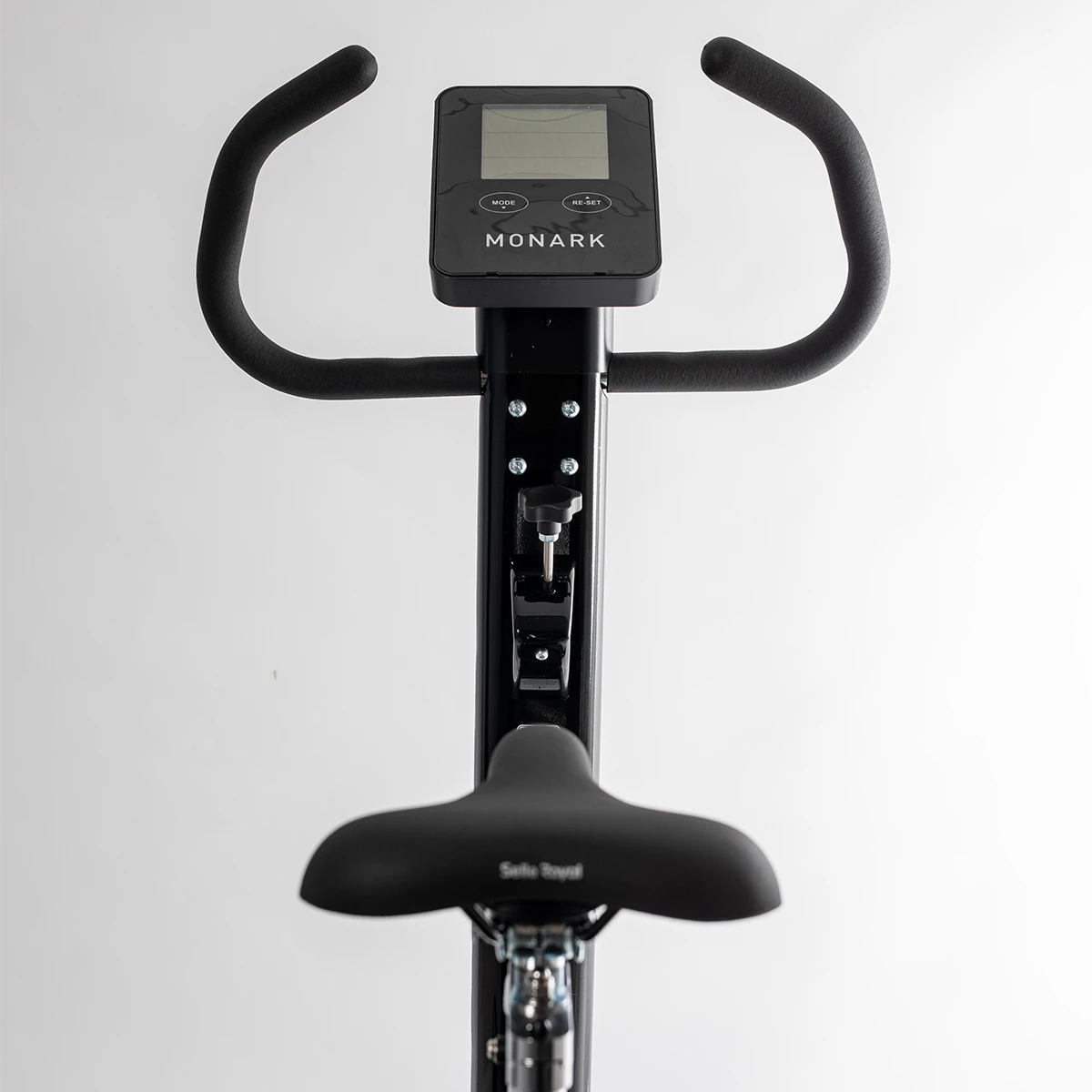 Monark_827_display_03
